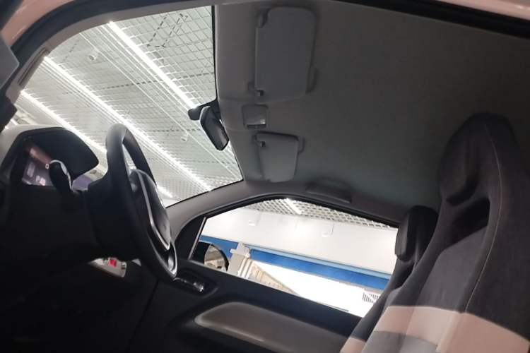 Used Wuling Hongguang MINIEV 2022 Macaron Premium Model – Lithium Iron Phosphate Headliner