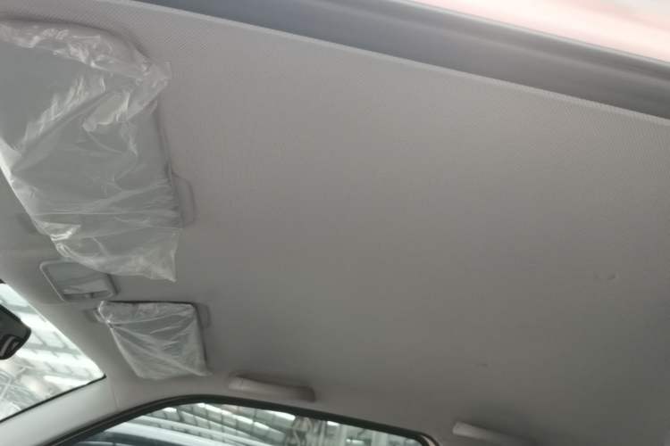 Used Wuling Hongguang MINIEV 2022 Macaron Premium Model – Lithium Iron Phosphate Headliner