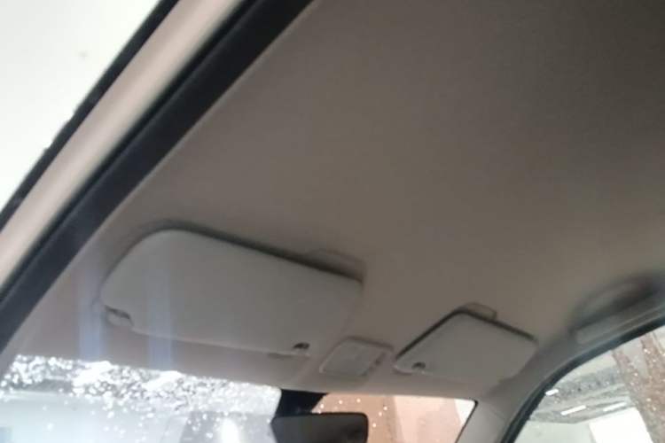 Used Wuling Hongguang MINIEV 2022 Macaron Premium Model – Lithium Iron Phosphate Headliner
