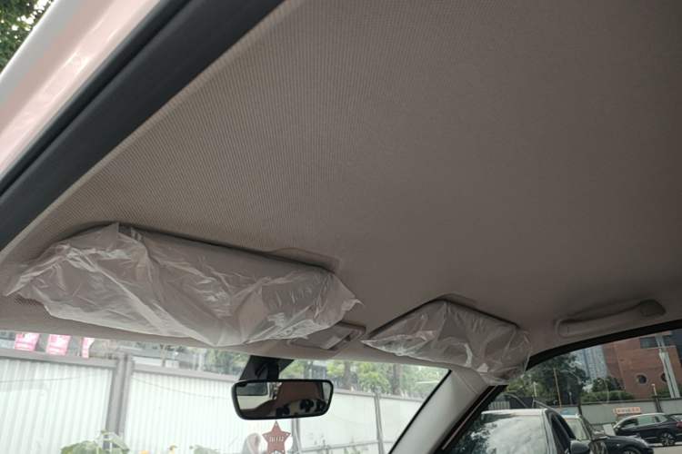 Used Wuling Hongguang MINIEV 2022 Macaron Premium Model – Lithium Iron Phosphate Headliner