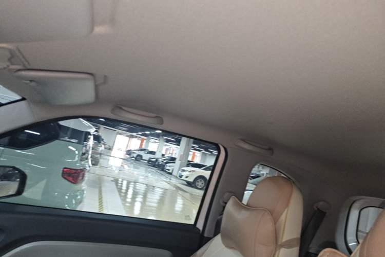 Used Wuling Hongguang MINIEV 2022 Macaron Premium Model – Lithium Iron Phosphate Headliner