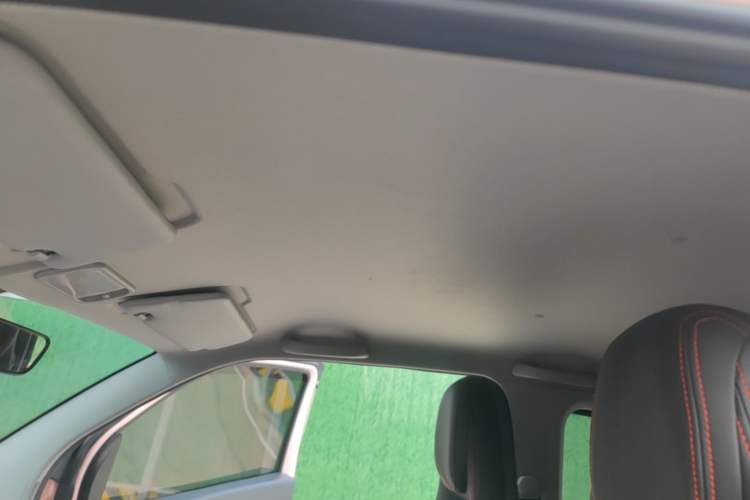 Used Wuling Hongguang MINIEV 2022 Macaron Premium Model – Lithium Iron Phosphate Headliner