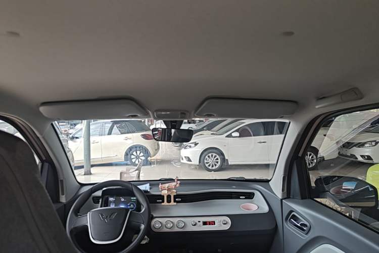 Used Wuling Hongguang MINIEV 2022 Macaron Premium Model – Lithium Iron Phosphate Headliner