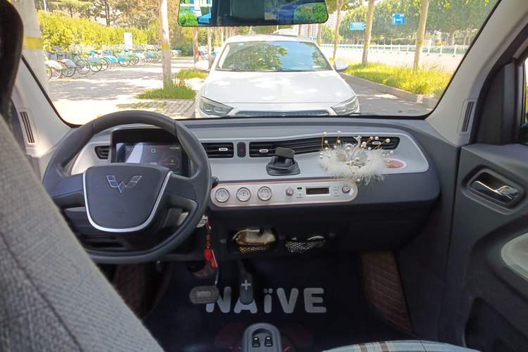 Used Wuling Hongguang MINIEV 2022 Macaron Premium Model – Lithium Iron Phosphate Headliner