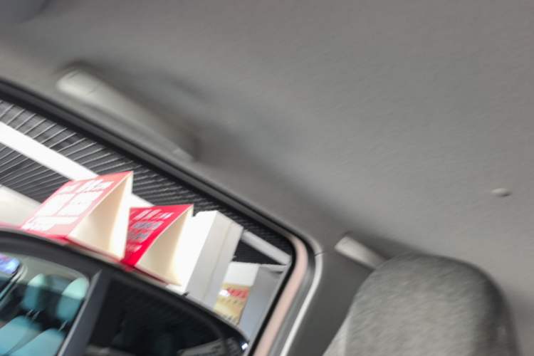 Used Wuling Hongguang MINIEV 2022 Macaron Premium Model – Lithium Iron Phosphate Headliner