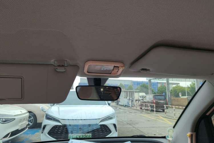 Used Wuling Hongguang MINIEV 2022 Macaron Premium Model – Lithium Iron Phosphate Headliner