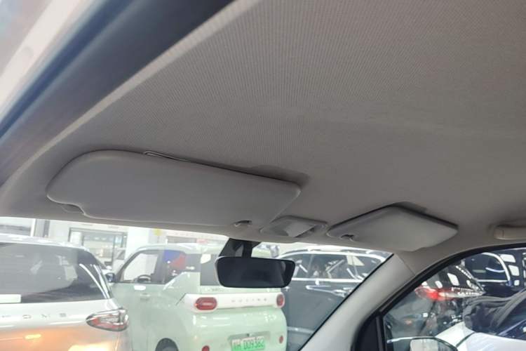 Used Wuling Hongguang MINIEV 2022 Macaron Premium Model – Lithium Iron Phosphate Headliner