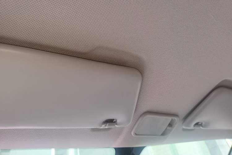 Used Wuling Hongguang MINIEV 2022 Macaron Premium Model – Lithium Iron Phosphate Headliner