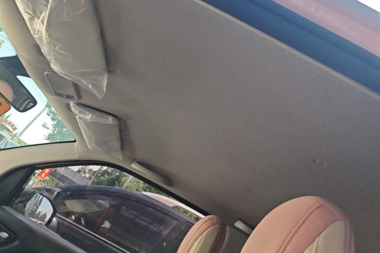 Used Wuling Hongguang MINIEV 2022 Macaron Premium Model – Lithium Iron Phosphate Headliner