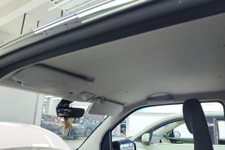 Used Wuling Hongguang MINIEV 2022 Macaron Premium Model – Lithium Iron Phosphate Headliner