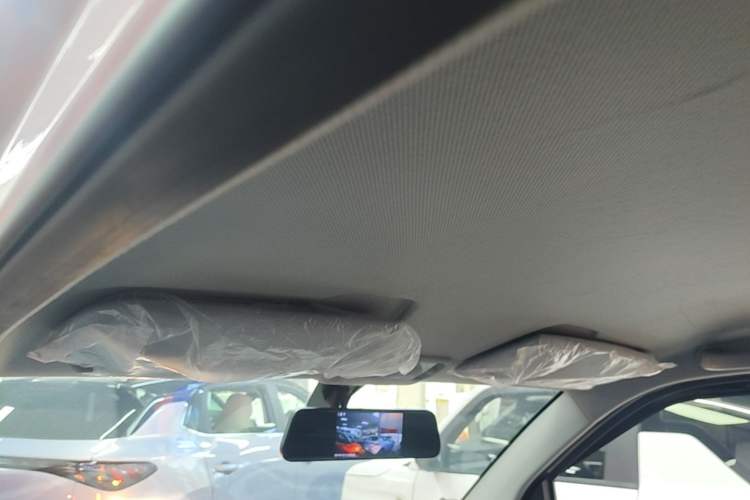 Used Wuling Hongguang MINIEV 2022 Macaron Premium Model – Lithium Iron Phosphate Headliner