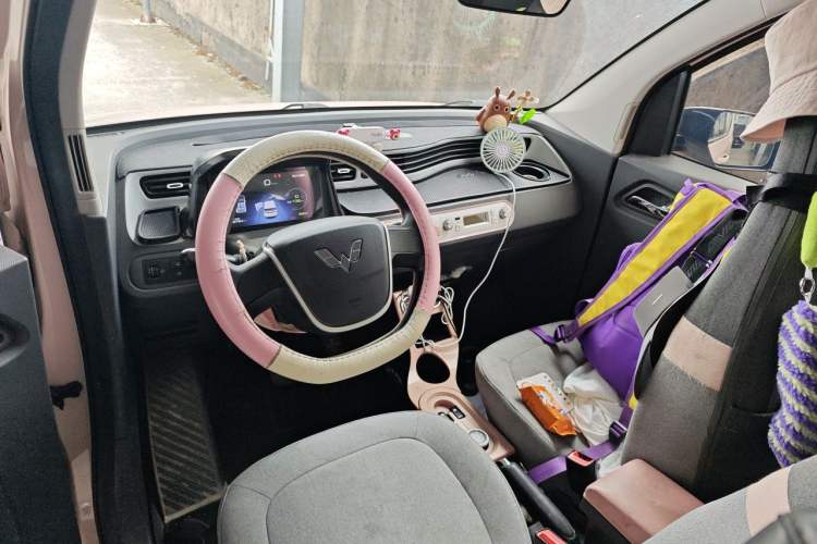 Used Wuling Hongguang MINIEV 2022 Macaron Premium Model – Lithium Iron Phosphate Headliner