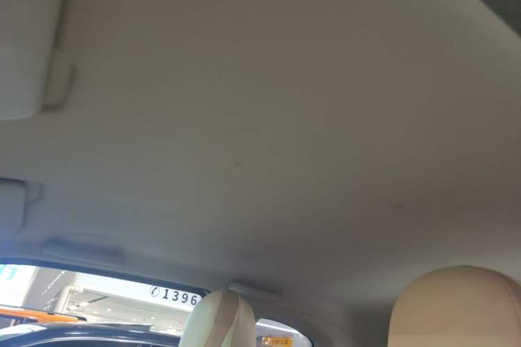 Used Wuling Hongguang MINIEV 2022 Macaron Premium Model – Lithium Iron Phosphate Headliner