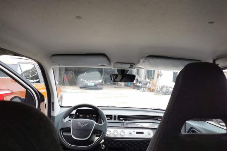 Used Wuling Hongguang MINIEV 2022 Macaron Premium Model – Lithium Iron Phosphate Headliner
