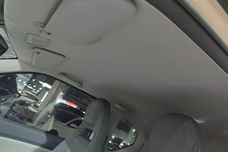 Used Wuling Hongguang MINIEV 2022 Macaron Premium Model – Lithium Iron Phosphate Headliner