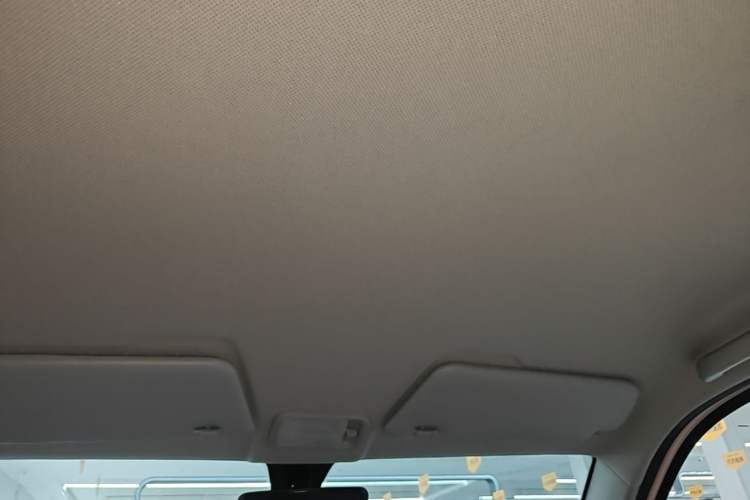 Used Wuling Hongguang MINIEV 2022 Macaron Premium Model – Lithium Iron Phosphate Headliner