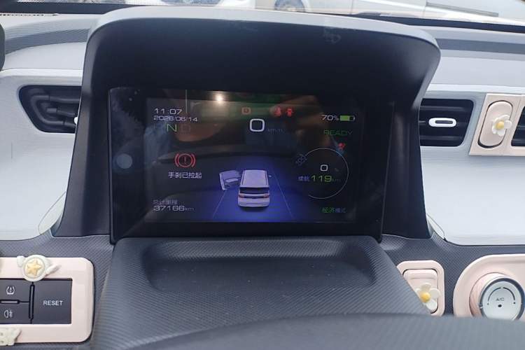 Used Wuling Hongguang MINIEV 2022 Macaron Premium Model – Lithium Iron Phosphate Instrument Cluster