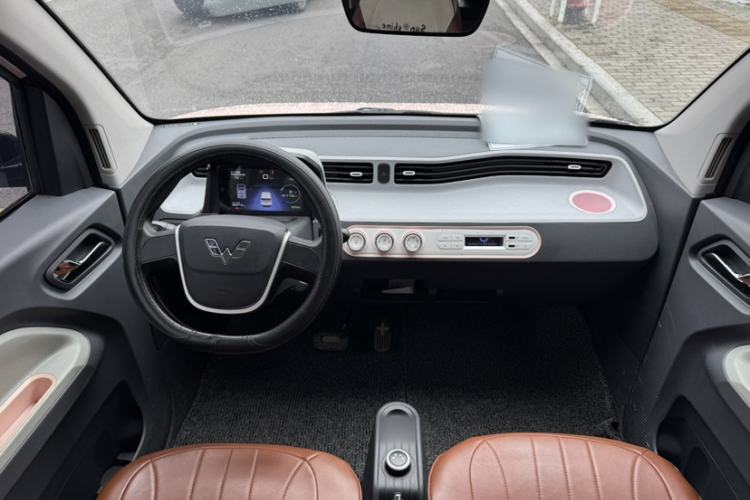 Used Wuling Hongguang MINIEV 2022 Macaron Premium Model – Lithium Iron Phosphate Interior 1