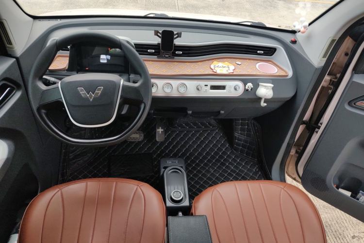 Used Wuling Hongguang MINIEV 2022 Macaron Fashion Model Lithium Iron Phosphate Interior 1