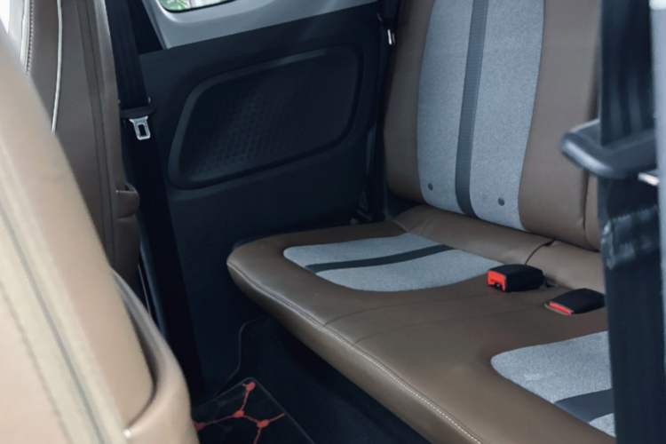Used Wuling Hongguang MINIEV 2022 GAMEBOY 300km Play Edition Lithium Iron Phosphate Interior 1