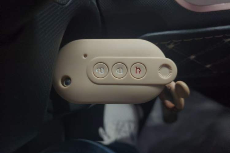 Used Wuling Hongguang MINIEV 2022 Macaron Premium Model – Lithium Iron Phosphate Interior 1