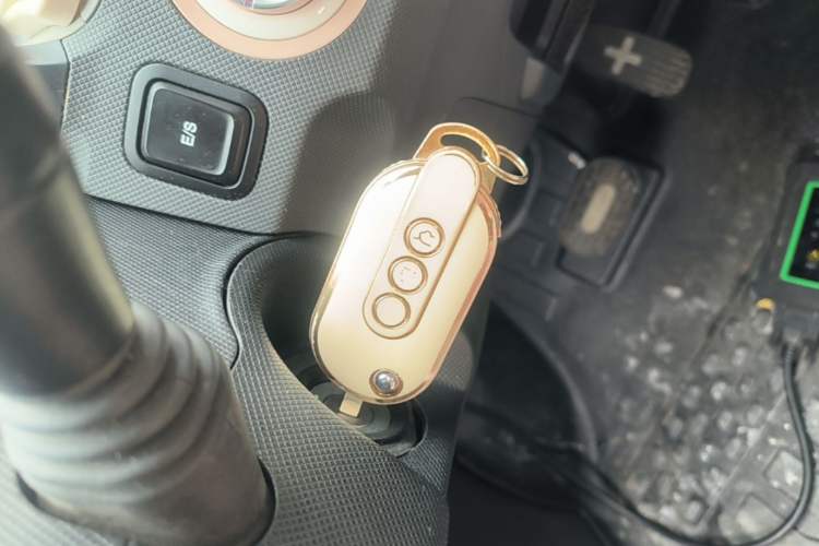 Used Wuling Hongguang MINIEV 2022 Macaron Premium Model – Lithium Ternary Battery Interior 1