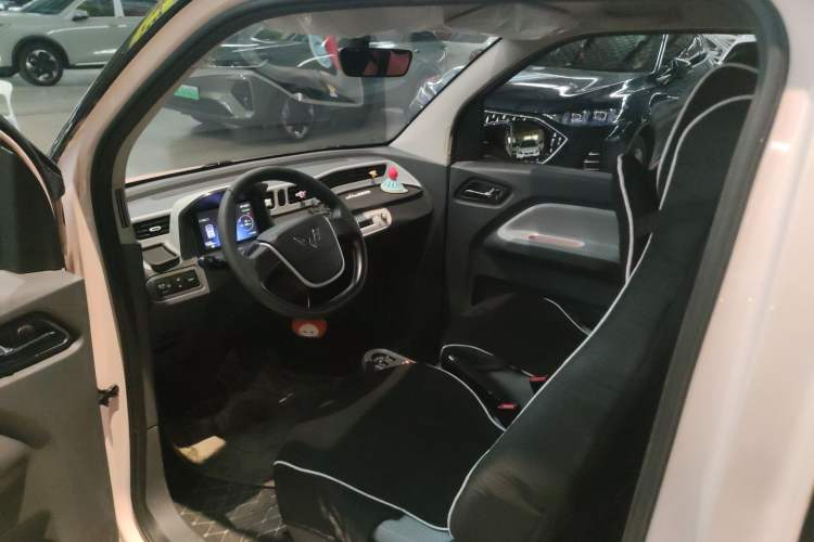 Used Wuling Hongguang MINIEV 2022 Macaron Premium Model – Lithium Ternary Battery Interior 1