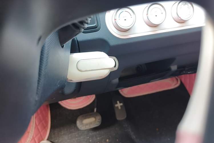 Used Wuling Hongguang MINIEV 2022 Macaron Premium Model – Lithium Iron Phosphate Interior 1
