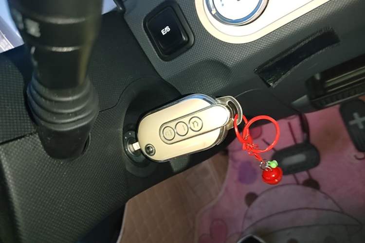 Used Wuling Hongguang MINIEV 2022 Macaron Premium Model – Lithium Ternary Battery Interior 1