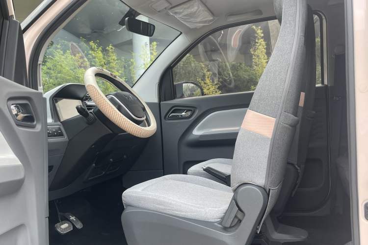 Used Wuling Hongguang MINIEV 2022 Macaron Fashion Edition Lithium-Nickel-Cobalt-Alpha-oxide Interior 1