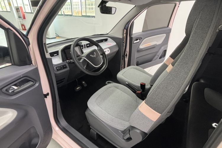 Used Wuling Hongguang MINIEV 2022 Macaron Premium Model – Lithium Iron Phosphate Interior 1