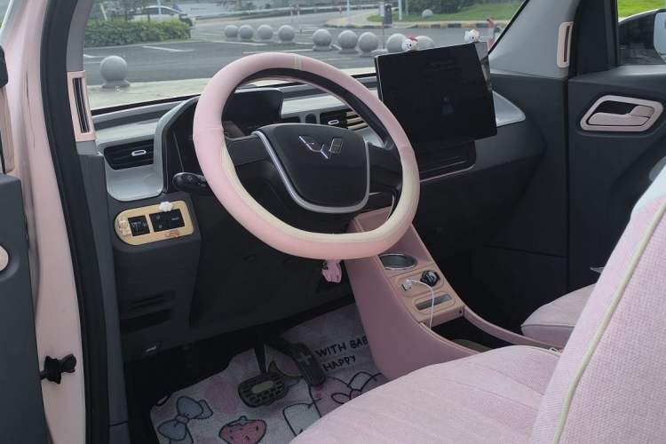 Used Wuling Hongguang MINIEV 2022 Macaron Fashion Model Lithium Iron Phosphate Interior 2