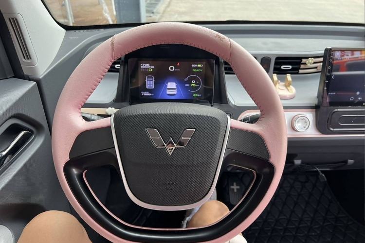 Used Wuling Hongguang MINIEV 2022 Macaron Fashion Model Lithium Iron Phosphate Interior 2