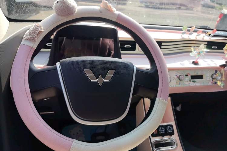 Used Wuling Hongguang MINIEV 2022 Macaron Premium Model – Lithium Iron Phosphate Interior 2