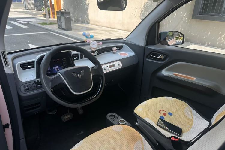 Used Wuling Hongguang MINIEV 2022 Macaron Premium Model – Lithium Iron Phosphate Interior 2