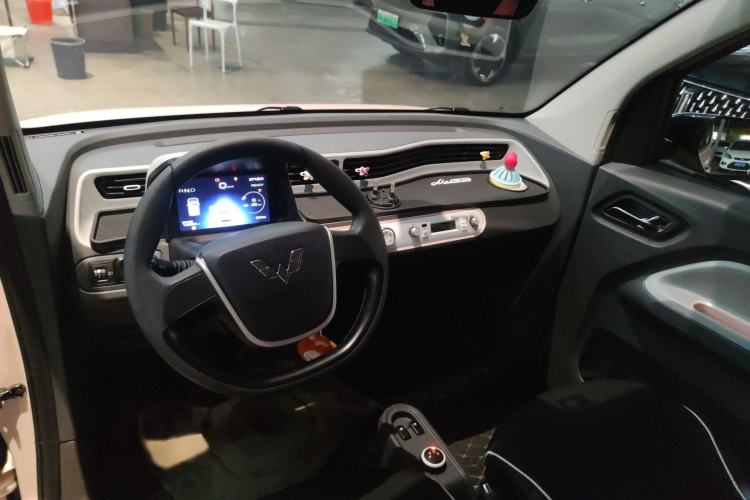 Used Wuling Hongguang MINIEV 2022 Macaron Premium Model – Lithium Ternary Battery Interior 2