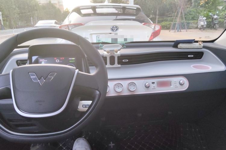 Used Wuling Hongguang MINIEV 2022 Macaron Premium Model – Lithium Iron Phosphate Interior 2