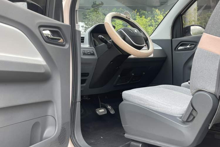 Used Wuling Hongguang MINIEV 2022 Macaron Fashion Edition Lithium-Nickel-Cobalt-Alpha-oxide Interior 2