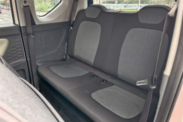 Used Wuling Hongguang MINIEV 2022 Macaron Fashion Model Lithium Iron Phosphate Interior 2