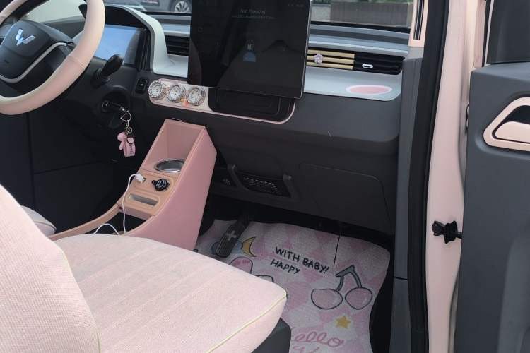 Used Wuling Hongguang MINIEV 2022 Macaron Fashion Model Lithium Iron Phosphate Interior 3
