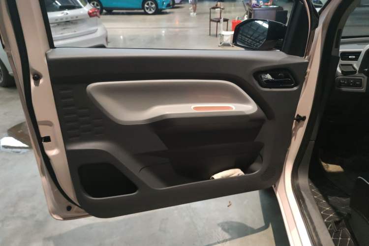 Used Wuling Hongguang MINIEV 2022 Macaron Premium Model – Lithium Ternary Battery Interior 3