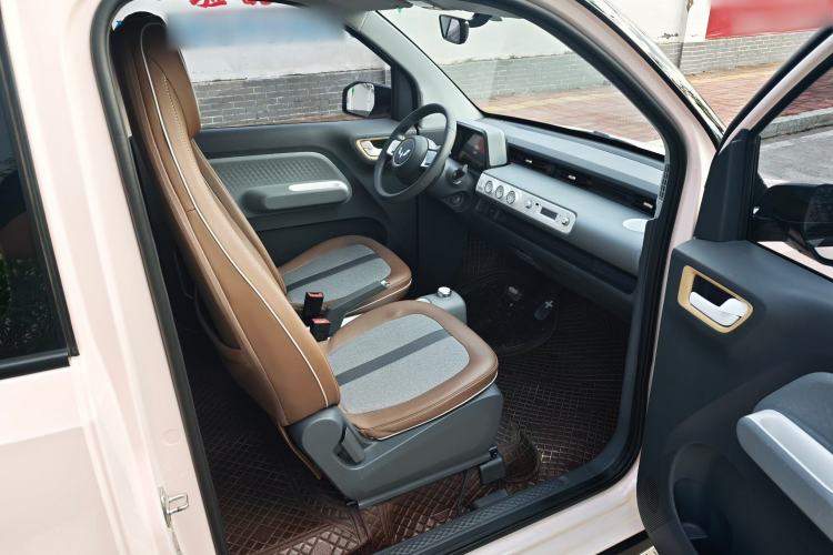 Used Wuling Hongguang MINIEV 2022 GAMEBOY 300km Enthusiast Model with Lithium Iron Phosphate Interior 4