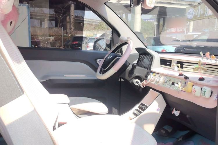 Used Wuling Hongguang MINIEV 2022 Macaron Premium Model – Lithium Iron Phosphate Interior 4