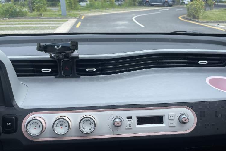 Used Wuling Hongguang MINIEV 2022 Macaron Fashion Edition Lithium-Nickel-Cobalt-Alpha-oxide Interior 4