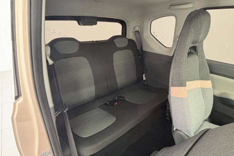 Used Wuling Hongguang MINIEV 2022 Macaron Premium Model – Lithium Iron Phosphate Interior 4