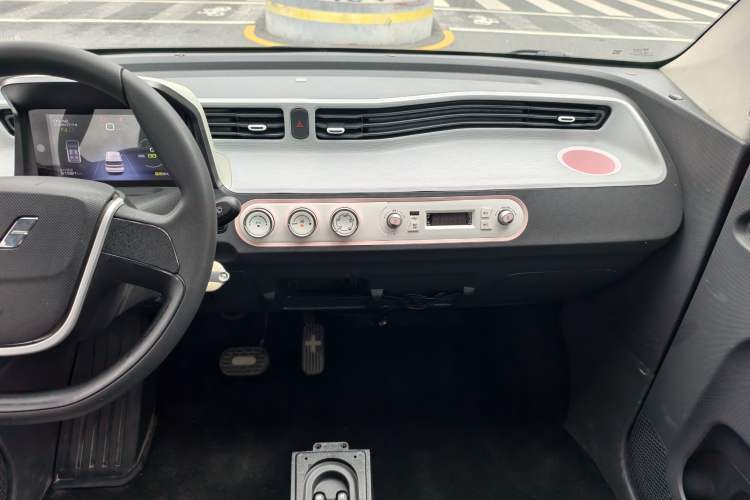 Used Wuling Hongguang MINIEV 2022 Macaron Fashion Model Lithium Iron Phosphate Interior 4