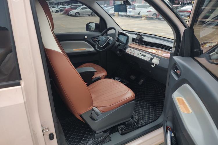 Used Wuling Hongguang MINIEV 2022 Macaron Fashion Model Lithium Iron Phosphate Interior 5