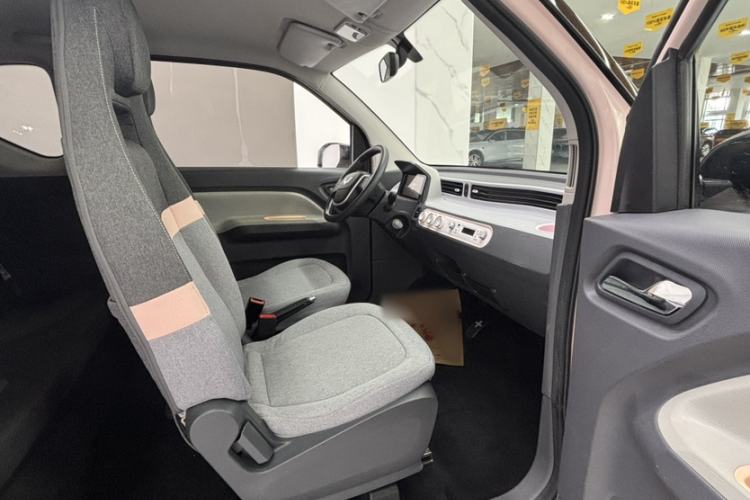 Used Wuling Hongguang MINIEV 2022 Macaron Premium Model – Lithium Iron Phosphate Interior 6