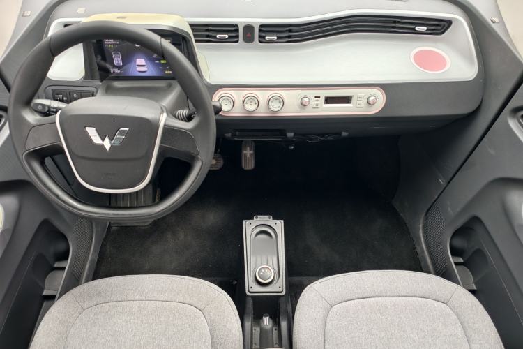 Used Wuling Hongguang MINIEV 2022 Macaron Fashion Model Lithium Iron Phosphate Interior 6