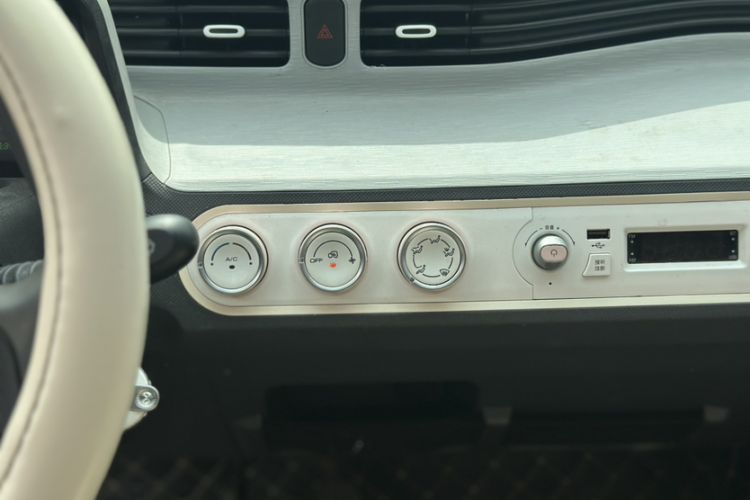 Used Wuling Hongguang MINIEV 2022 Macaron Premium Model – Lithium Iron Phosphate Interior 7